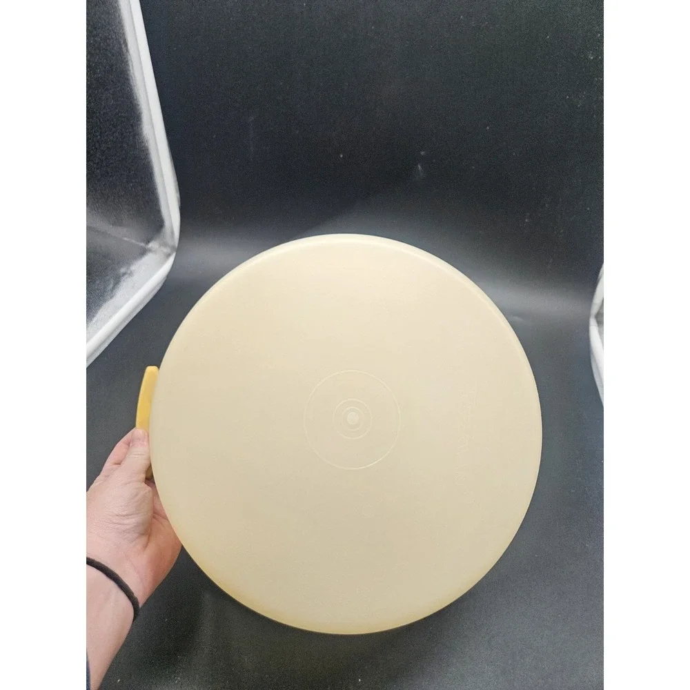Vintage Tupperware Pie Taker Cake Keeper Harvest Gold #719 Base, #720 Seal